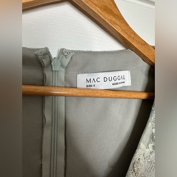 MAC DUGGAL embellished v-neck illusion long sleeve floral gown 6 NWT - Picture 6 of 8